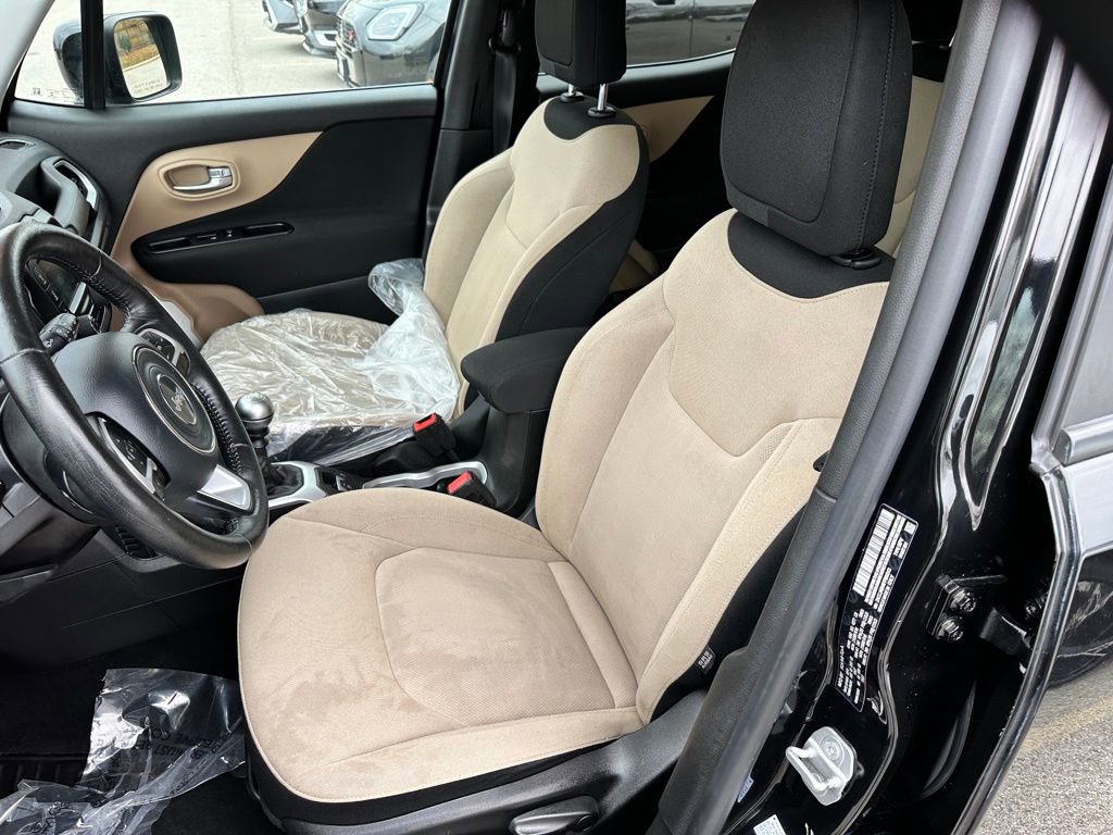 Used 2015 Jeep Renegade Latitude w/ Cold Weather Group II image 16