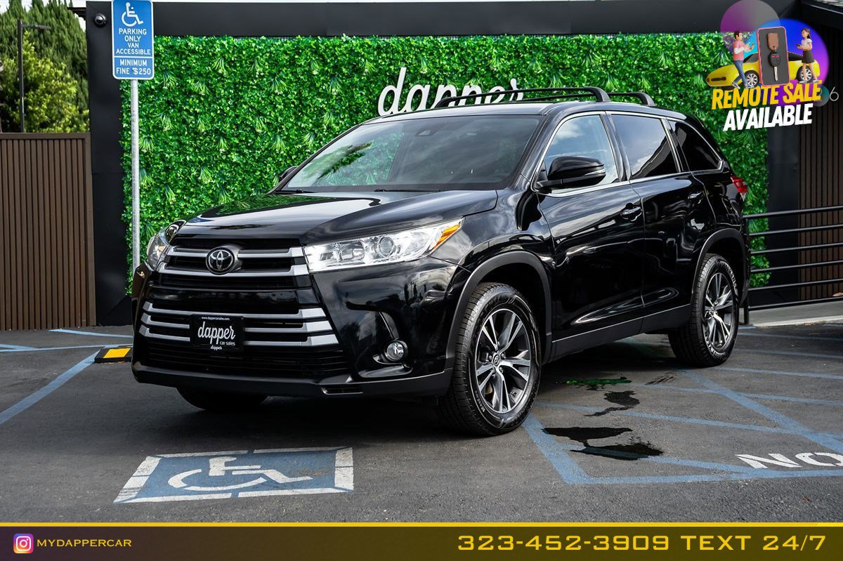Used 2019 Toyota Highlander Plus w/ Carpet Mat Package (TMS) FWD image 1