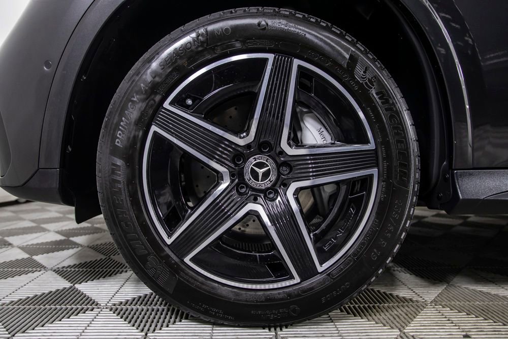 Used 2025 Mercedes-Benz GLC 300 w/ AMG Line image 36