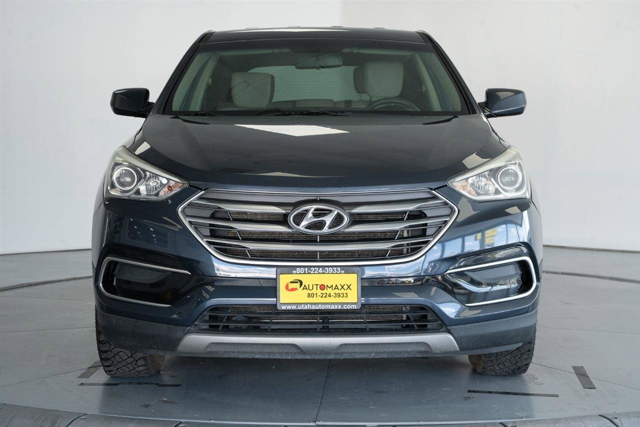 Used 2017 Hyundai Santa Fe Sport image 2