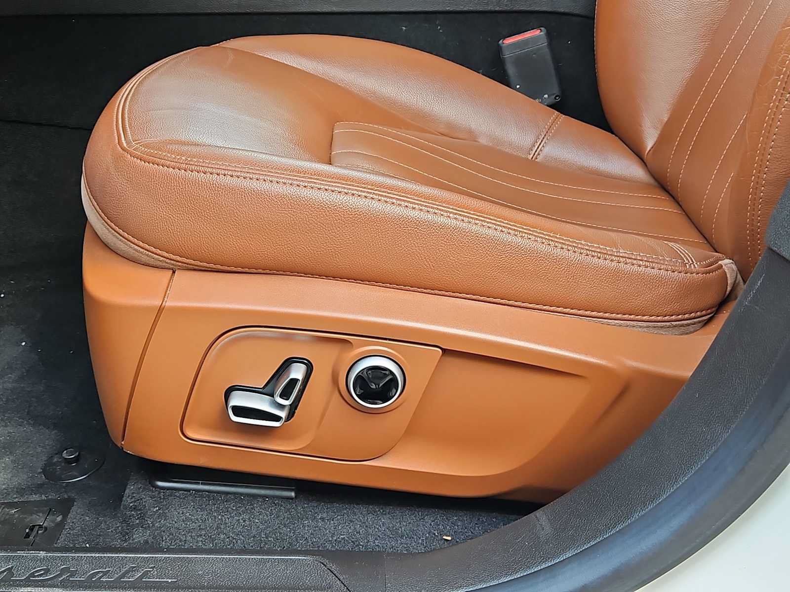 Used 2022 Maserati Levante GT AWD/4WD image 15