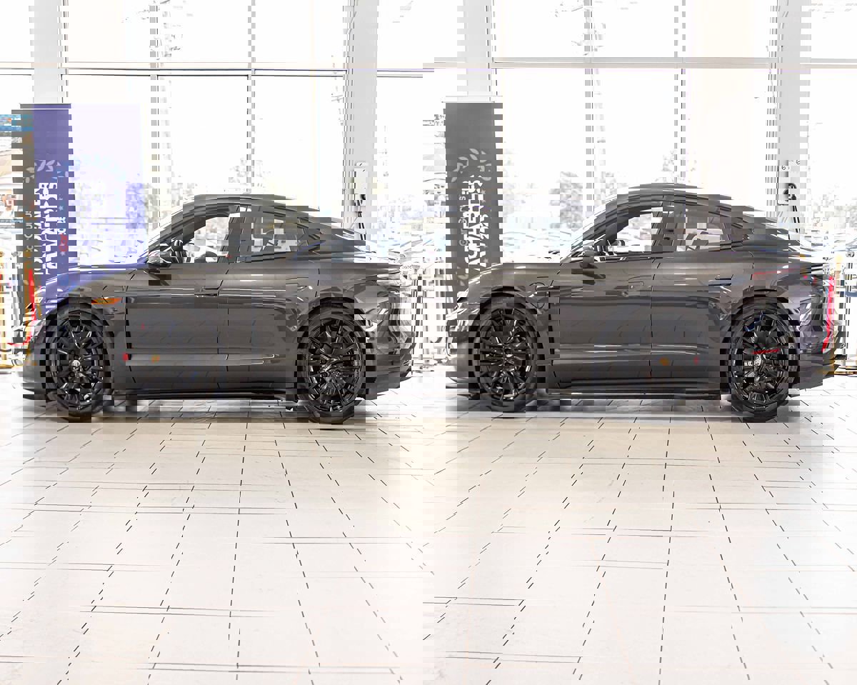 Used 2022 Porsche Taycan GTS image 9