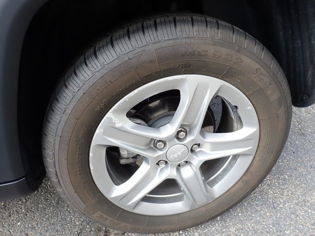 Used 2024 Jeep Compass Latitude AWD/4WD image 7