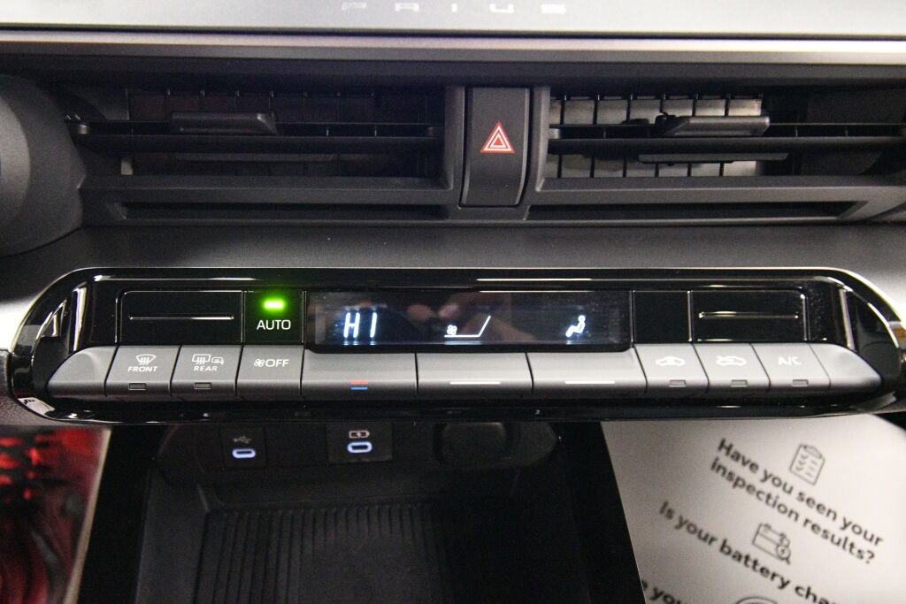 Used 2024 Toyota Prius LE image 15
