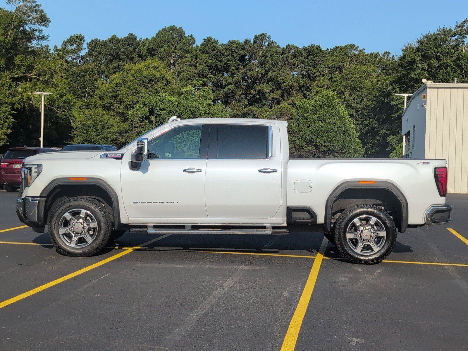 Used 2026 GMC Sierra 2500 SLT w/ SLT Premium Package AWD/4WD image 2