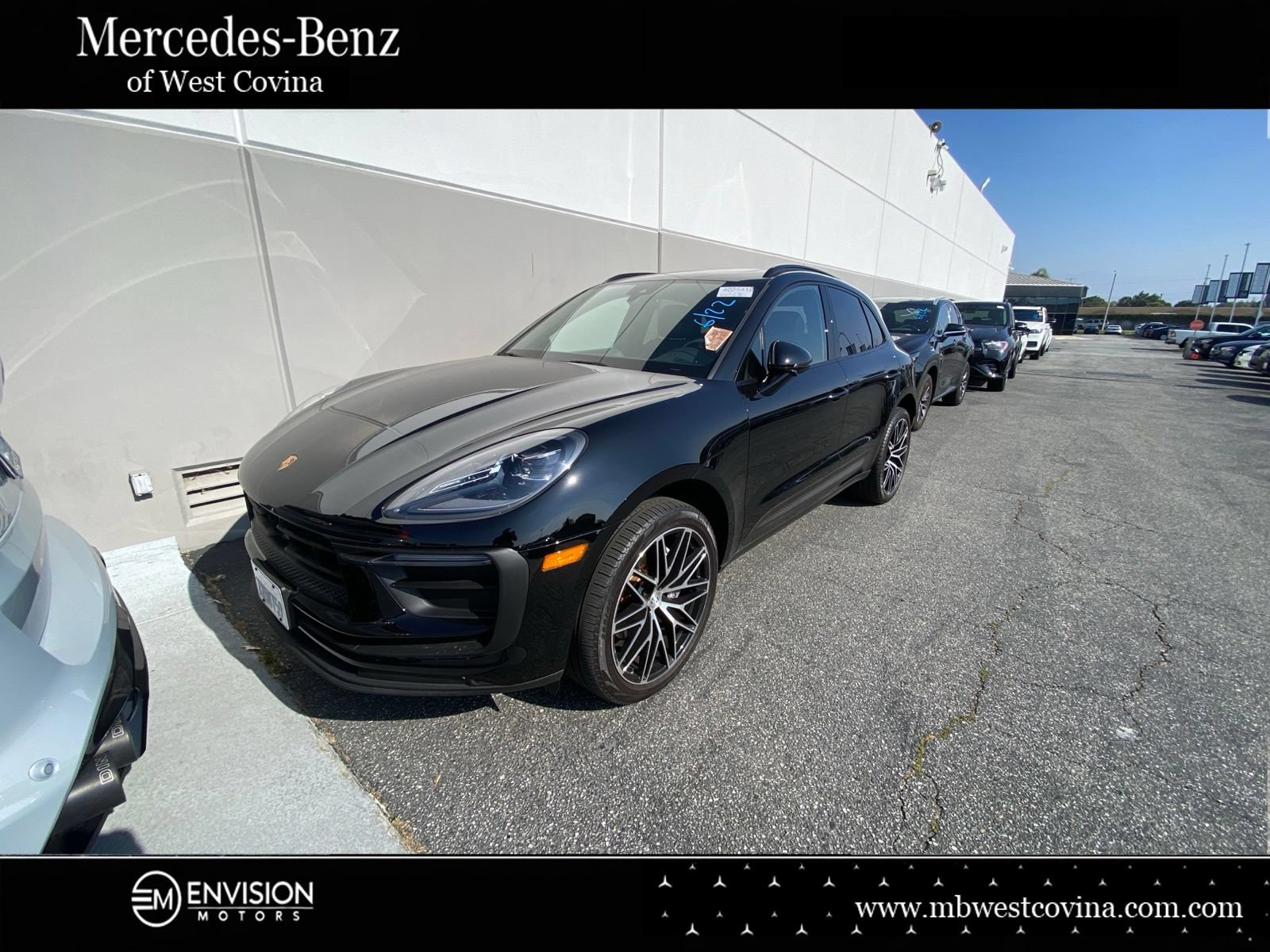 Used 2023 Porsche Macan AWD/4WD image 1