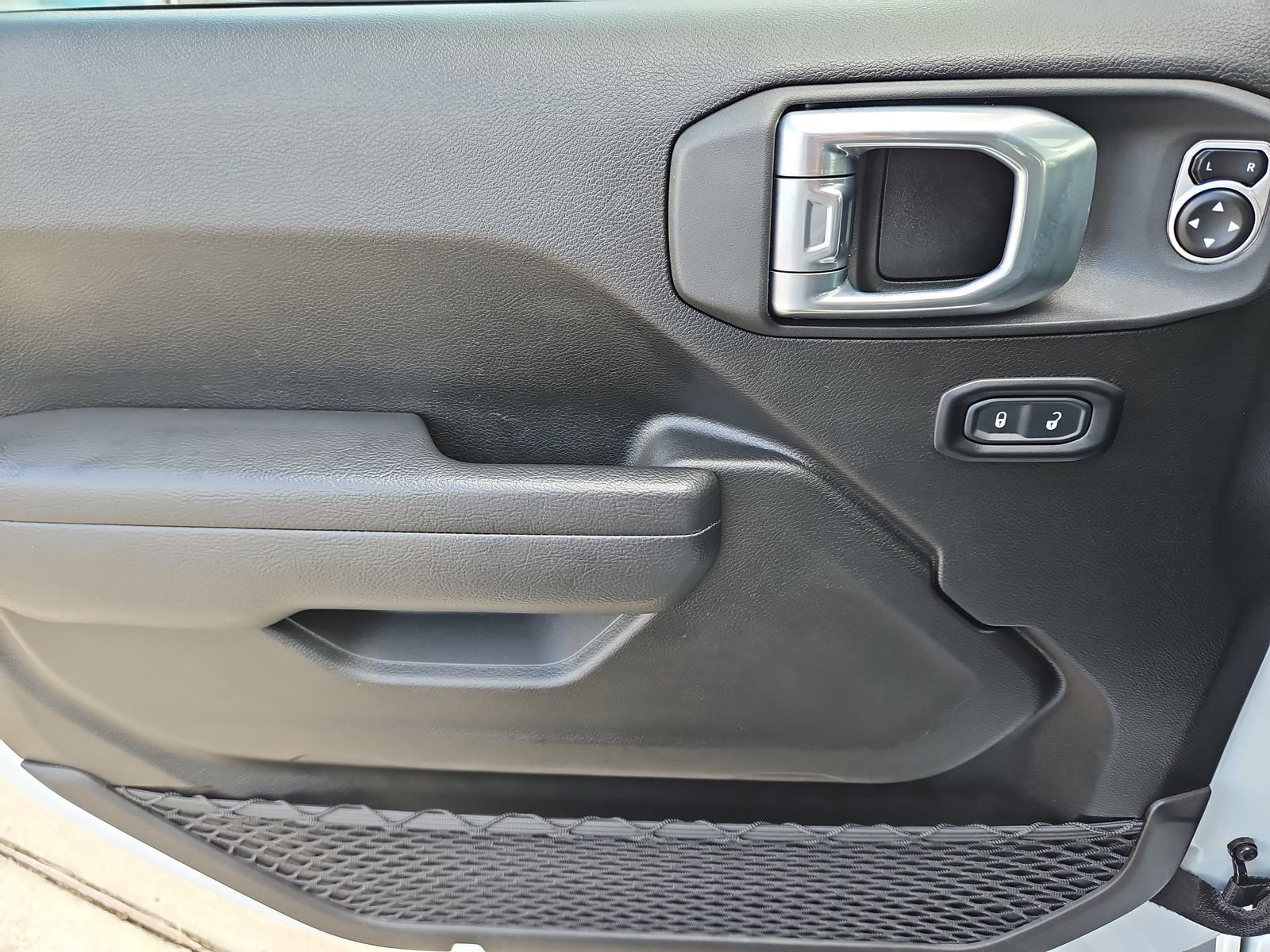 Used 2024 Jeep Gladiator Rubicon w/ Safety Group AWD/4WD image 22