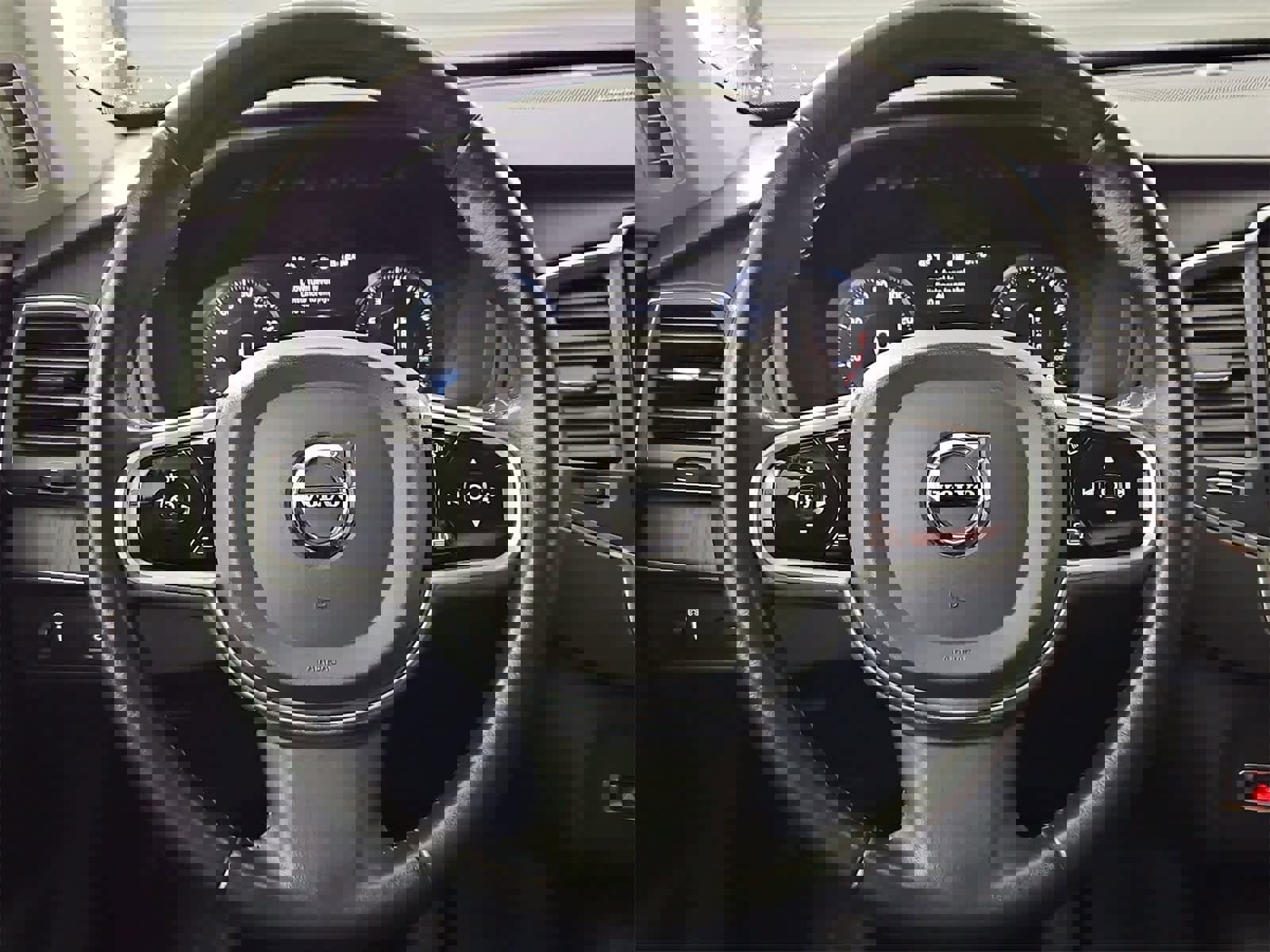 Used 2020 Volvo XC90 T6 Momentum image 24