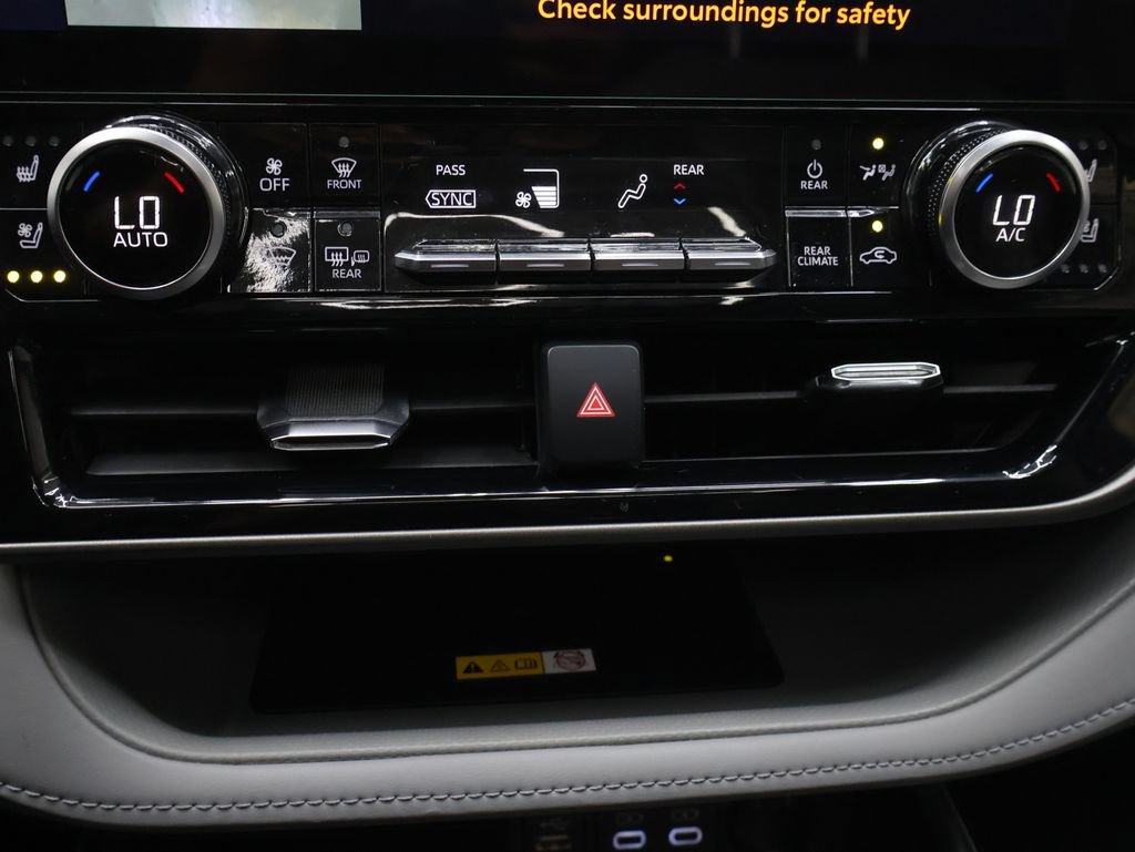 Used 2024 Toyota Highlander Limited FWD image 26