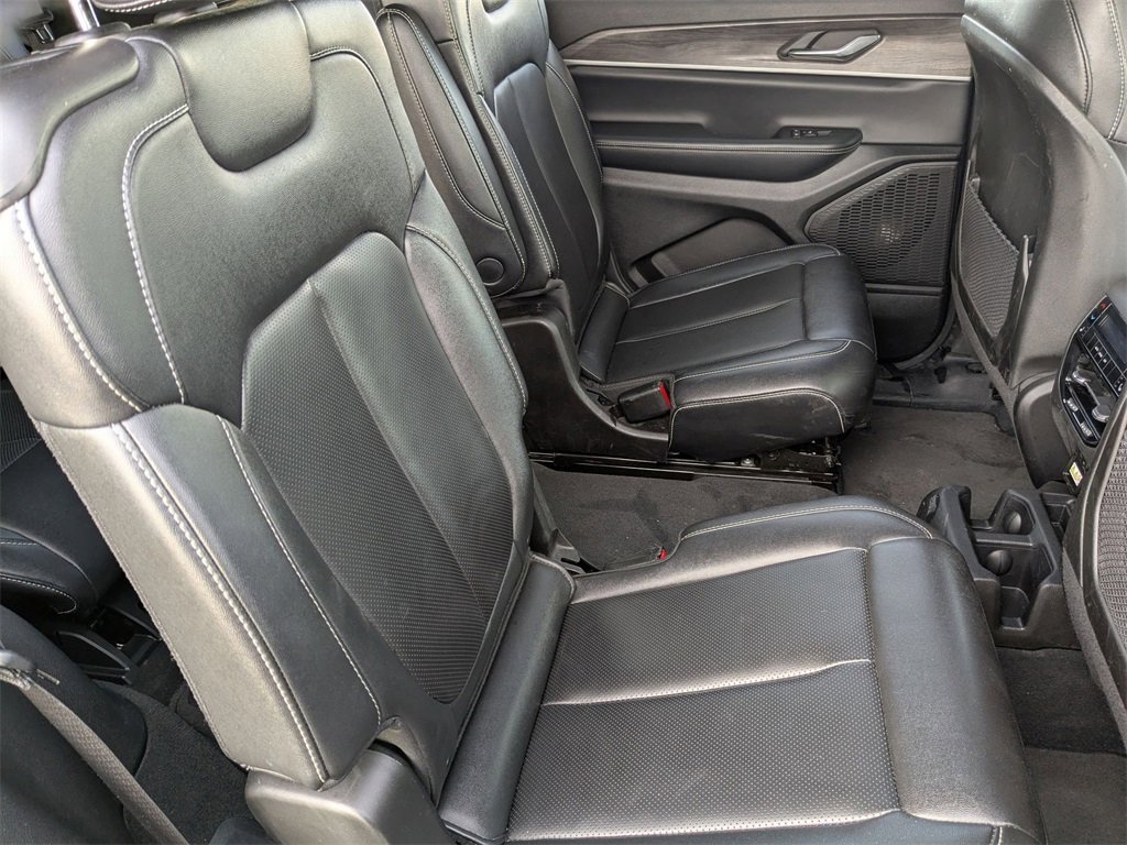 Used 2024 Jeep Grand Cherokee L Limited w/ Luxury Tech Group II image 36