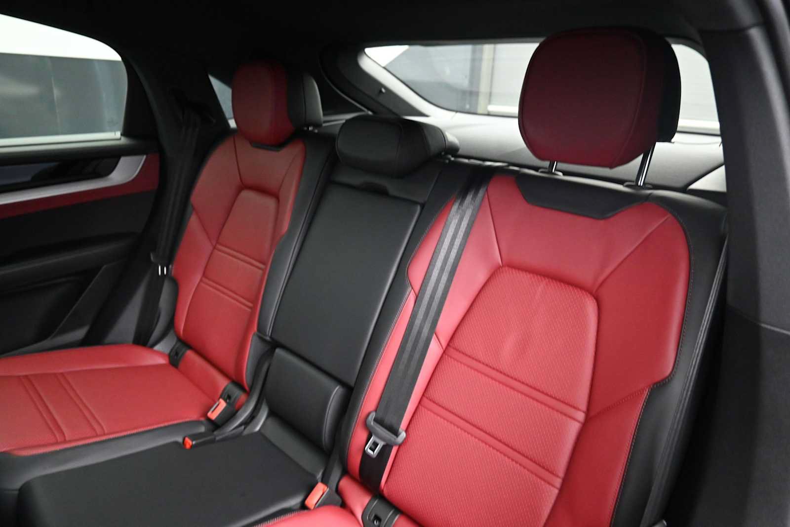 Certified 2025 Porsche Cayenne S AWD/4WD image 19