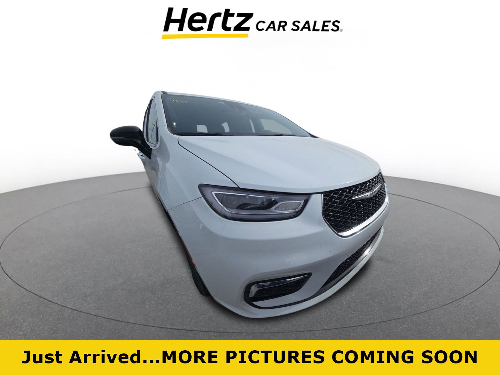 Used 2025 Chrysler Pacifica Select