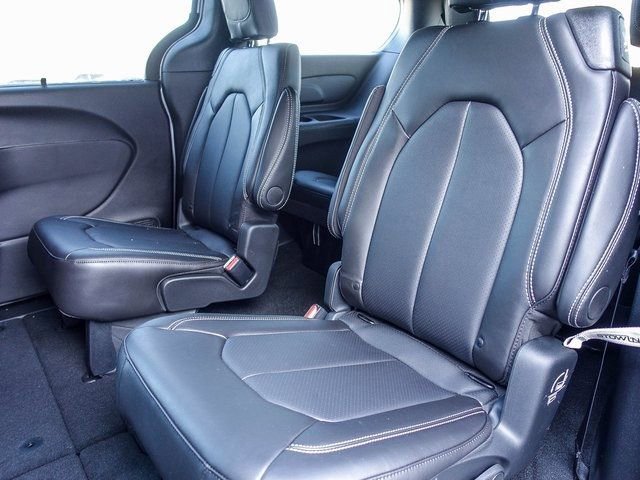 New 2026 Chrysler Pacifica Select image 20