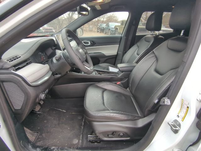 Used 2025 Jeep Compass Limited image 14