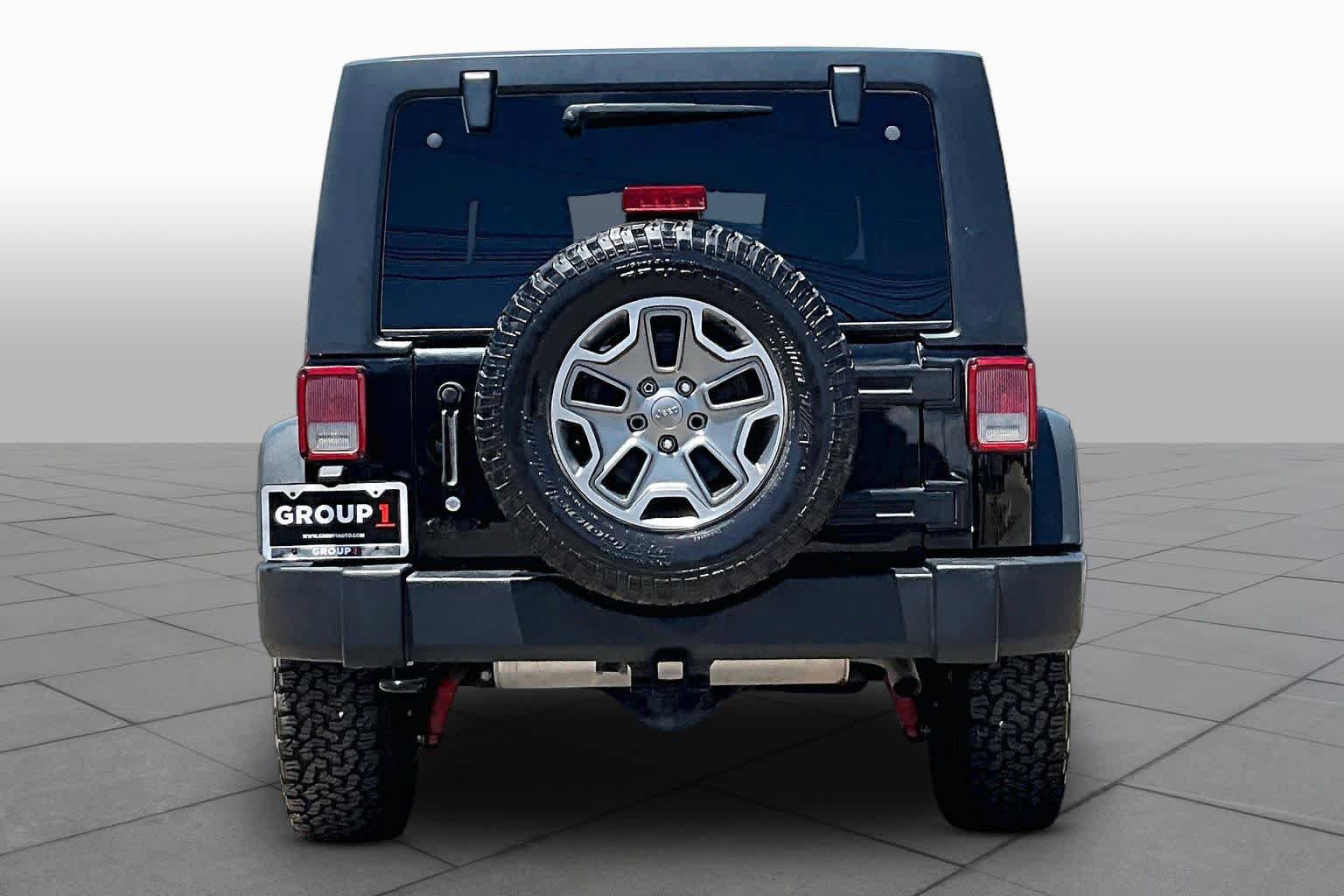 Used 2014 Jeep Wrangler Unlimited Rubicon w/ Connectivity Group AWD/4WD image 5