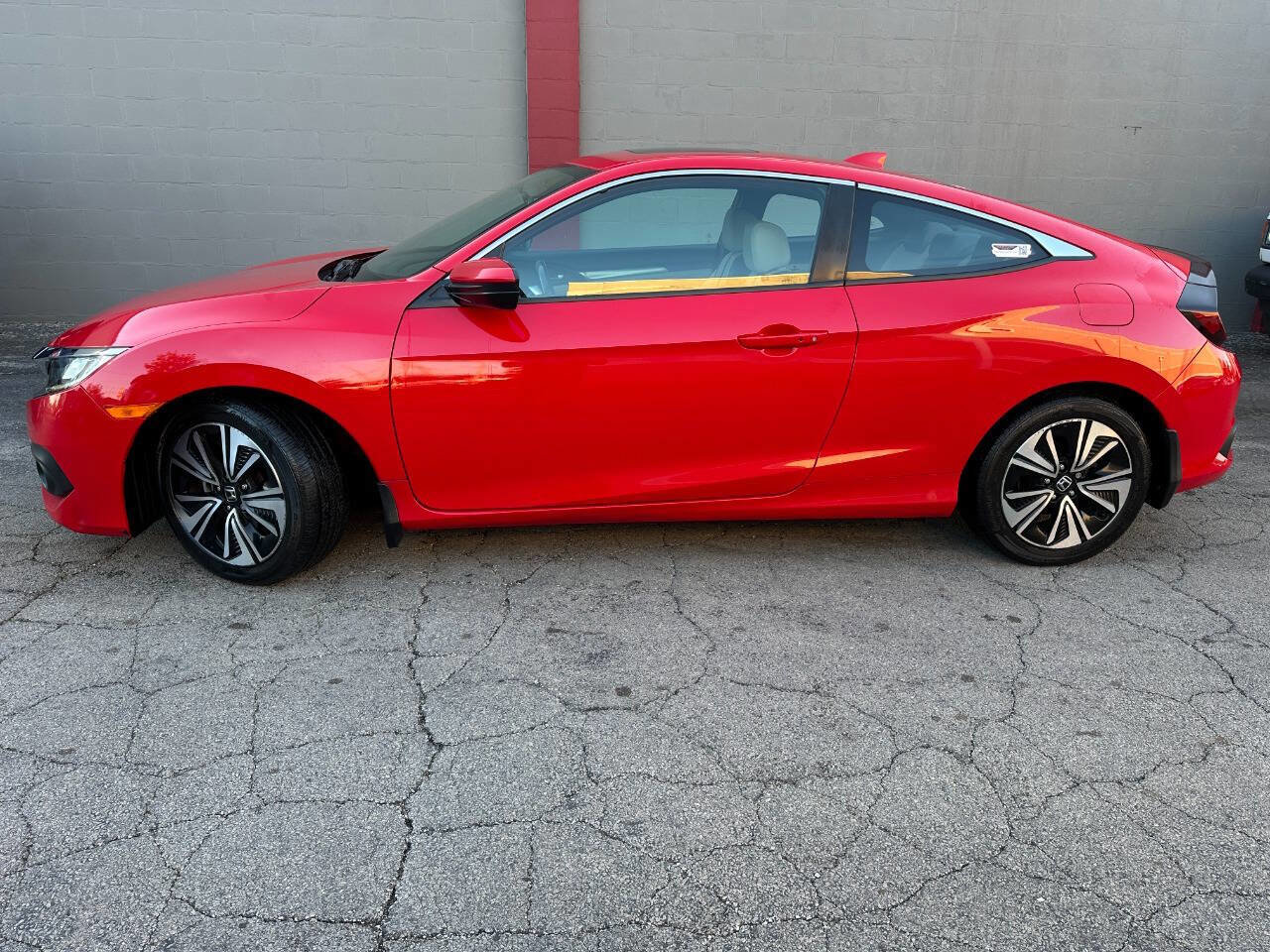 Used 2016 Honda Civic EX-L image 2