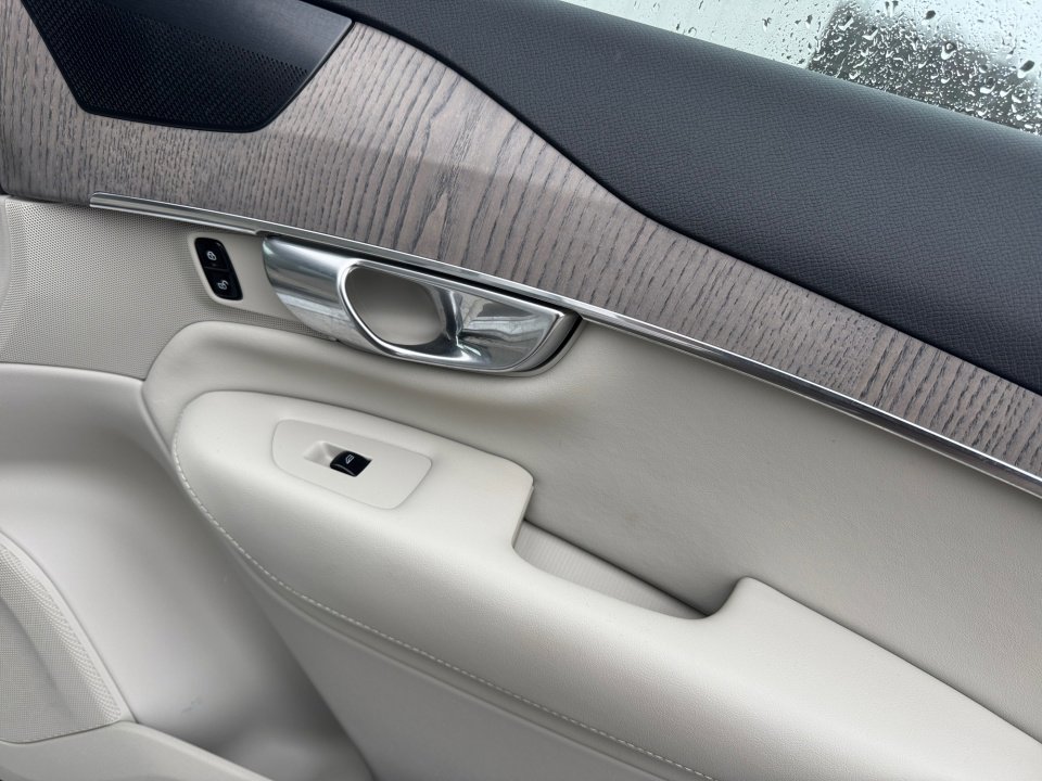 Certified 2023 Volvo XC90 B5 Plus w/ Protection Package Premier image 35