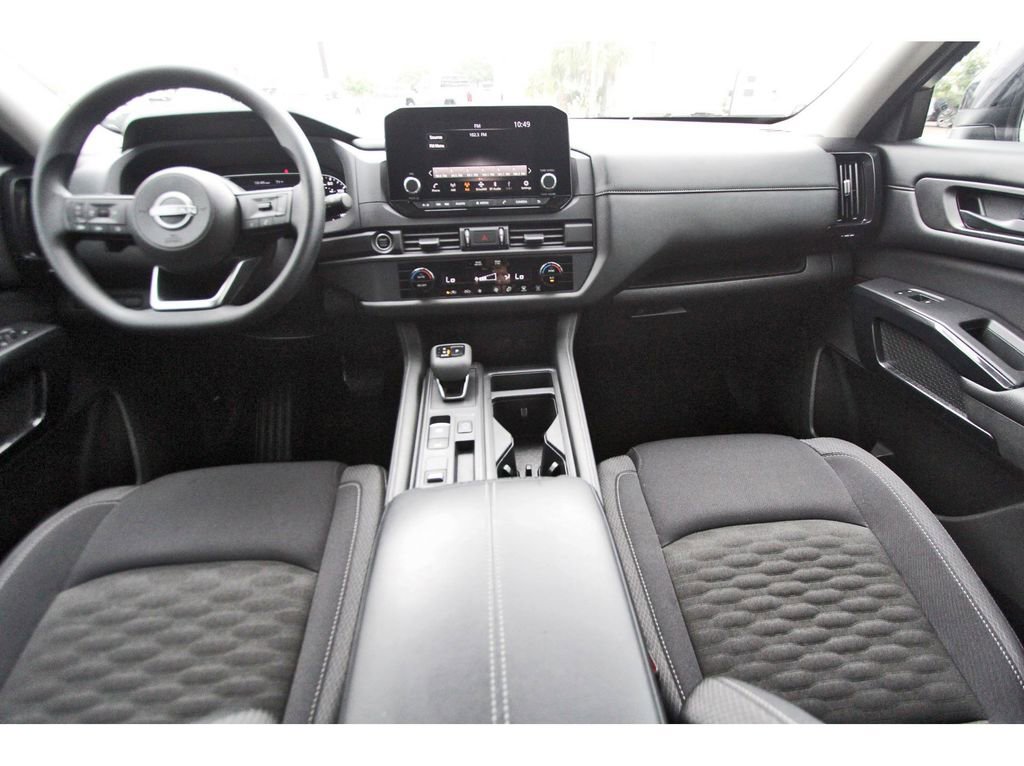 Used 2024 Nissan Pathfinder S image 7