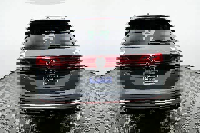 Certified 2025 Volkswagen Atlas Peak Edition SE image 22