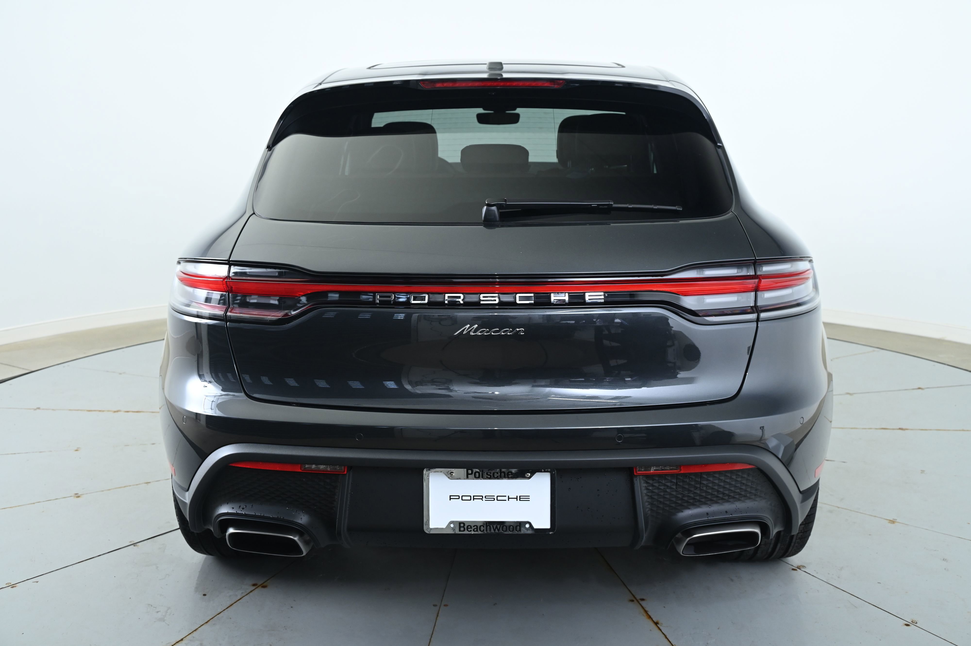 Certified 2025 Porsche Macan image 6