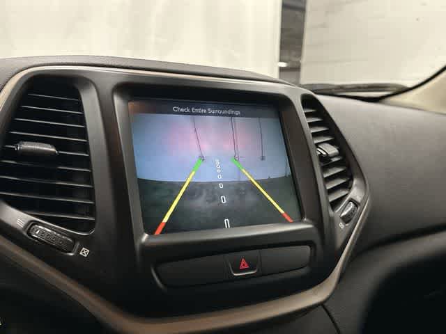 Used 2016 Jeep Cherokee Limited w/ Luxury Group FWD image 23