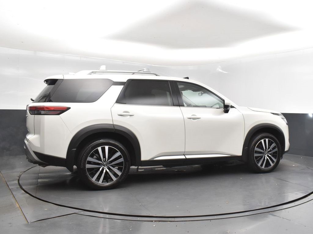 Used 2024 Nissan Pathfinder Platinum w/ Cargo Package image 8