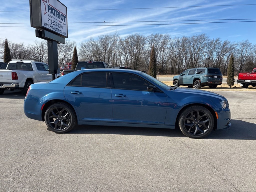 Used 2023 Chrysler 300 Touring w/ Sport Appearance Package image 2