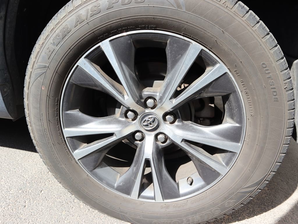 Used 2018 Toyota Highlander Plus FWD image 15