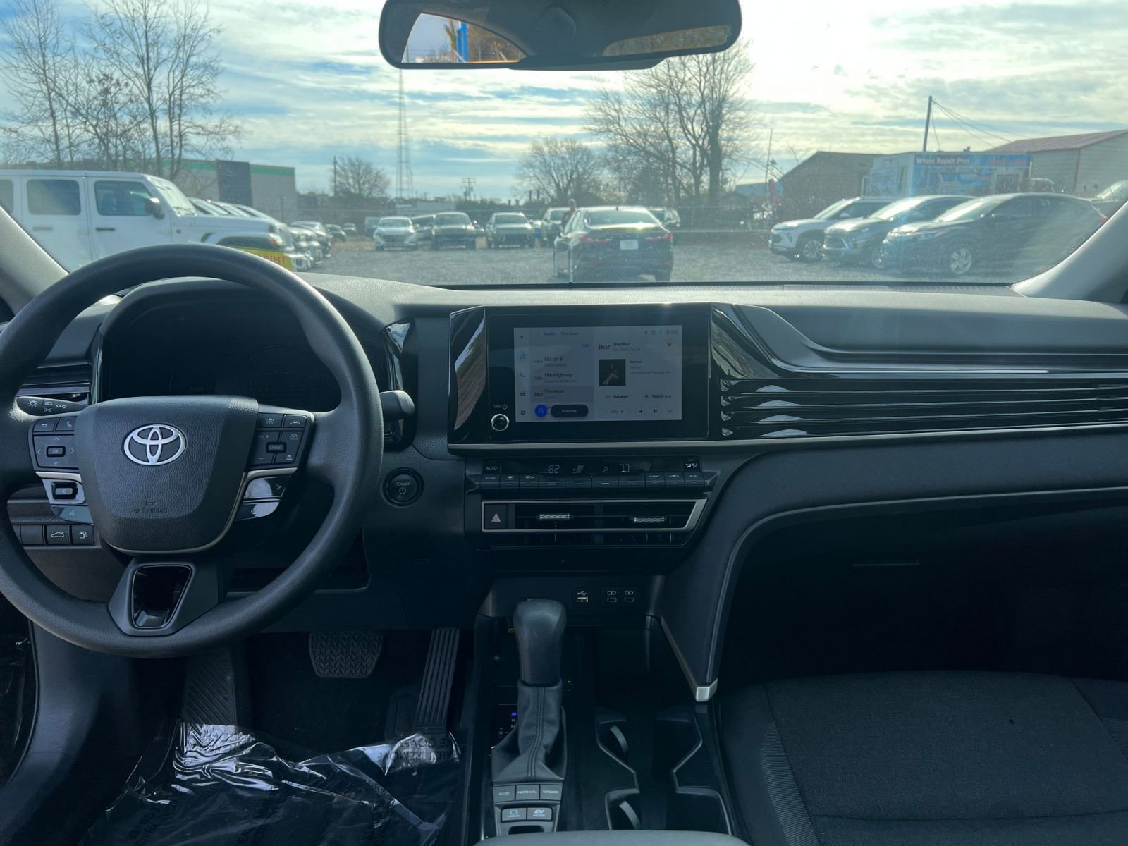 Used 2025 Toyota Camry LE image 32