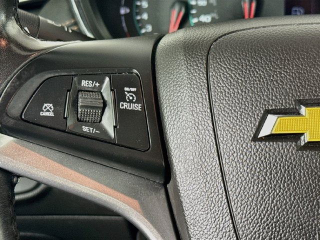 Used 2019 Chevrolet Trax LT w/ LT Convenience Package FWD image 11
