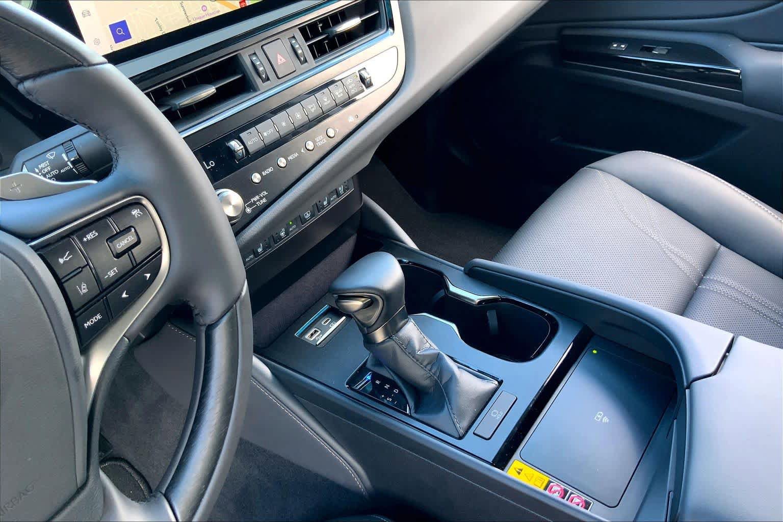 Used 2024 Lexus ES 350 w/ Technology Package FWD image 16