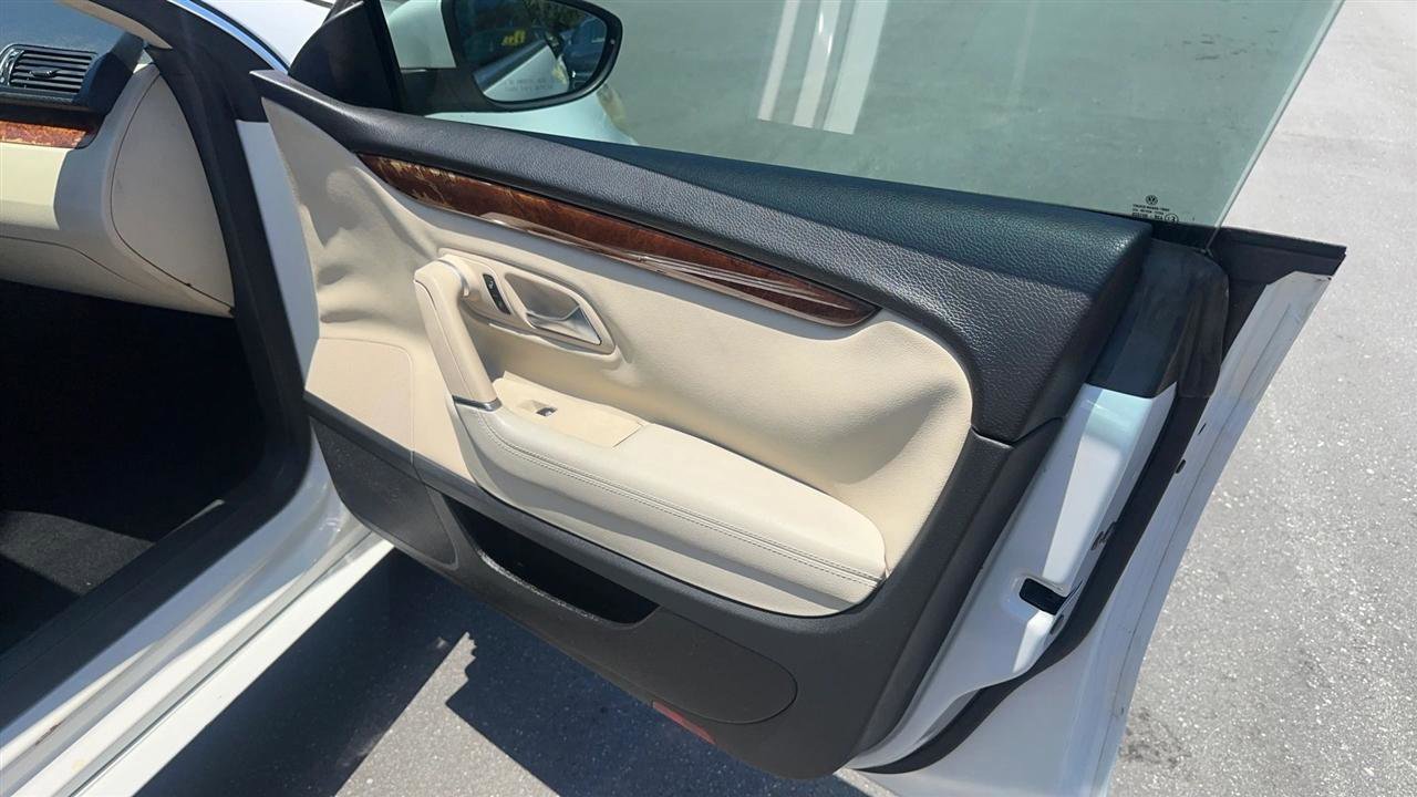 Used 2011 Volkswagen CC Lux Plus FWD image 15
