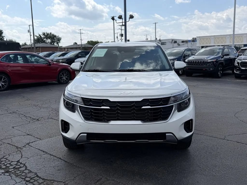 Used 2024 Kia Seltos LX AWD/4WD image 2