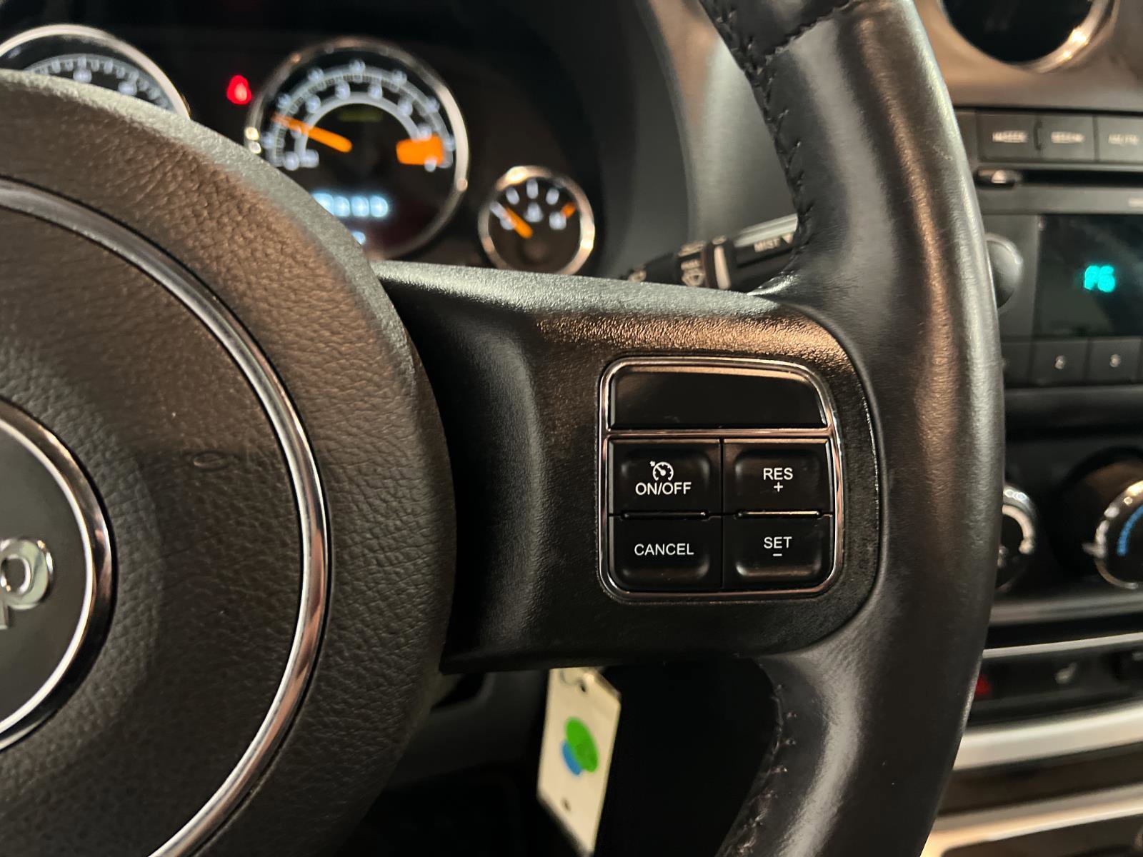 Used 2014 Jeep Compass Latitude AWD/4WD image 14