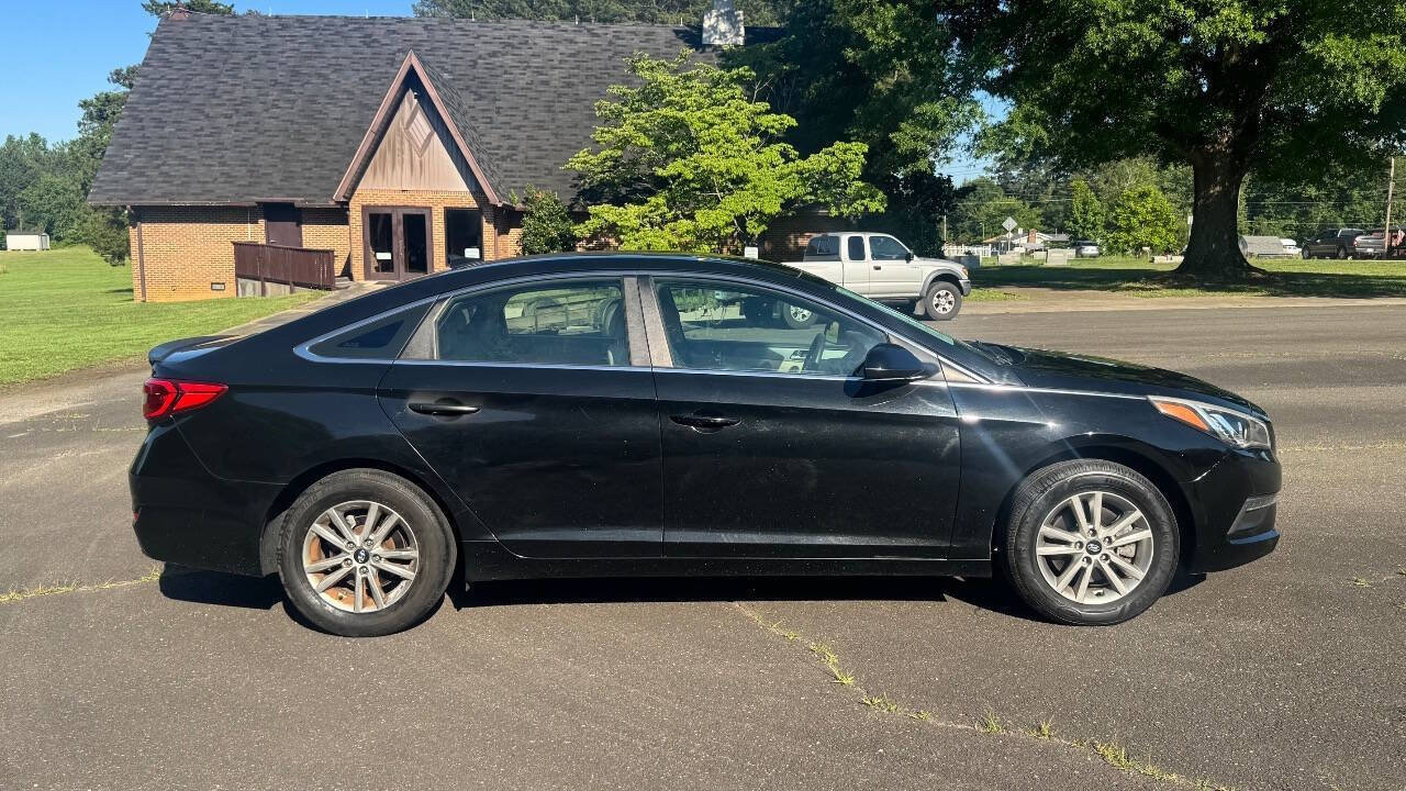 Used 2015 Hyundai Sonata SE w/ Option Group 09 FWD image 9