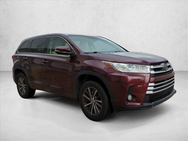 Used 2017 Toyota Highlander XLE image 3
