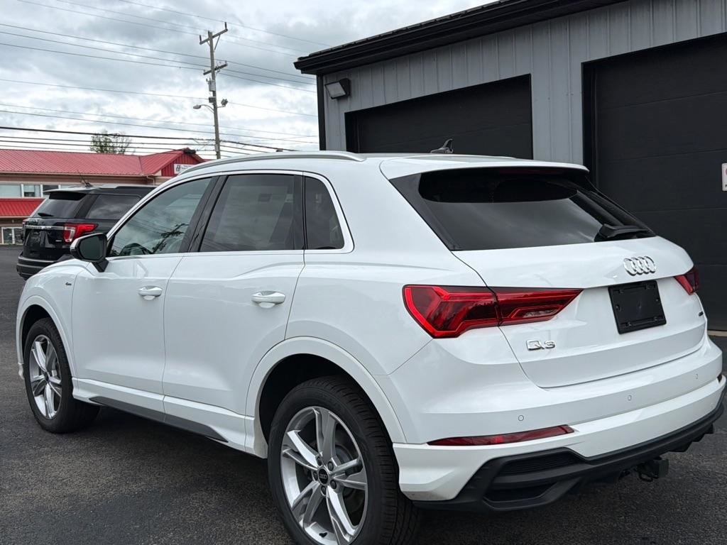Used 2023 Audi Q3 2.0T Premium w/ Convenience Package AWD/4WD image 3
