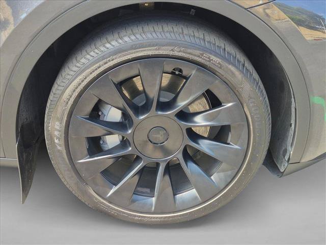 Used 2024 Tesla Model Y Long Range AWD/4WD image 24