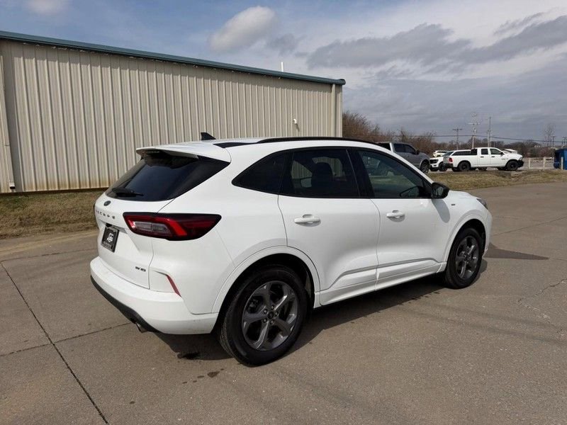 Used 2023 Ford Escape ST-Line AWD/4WD image 3