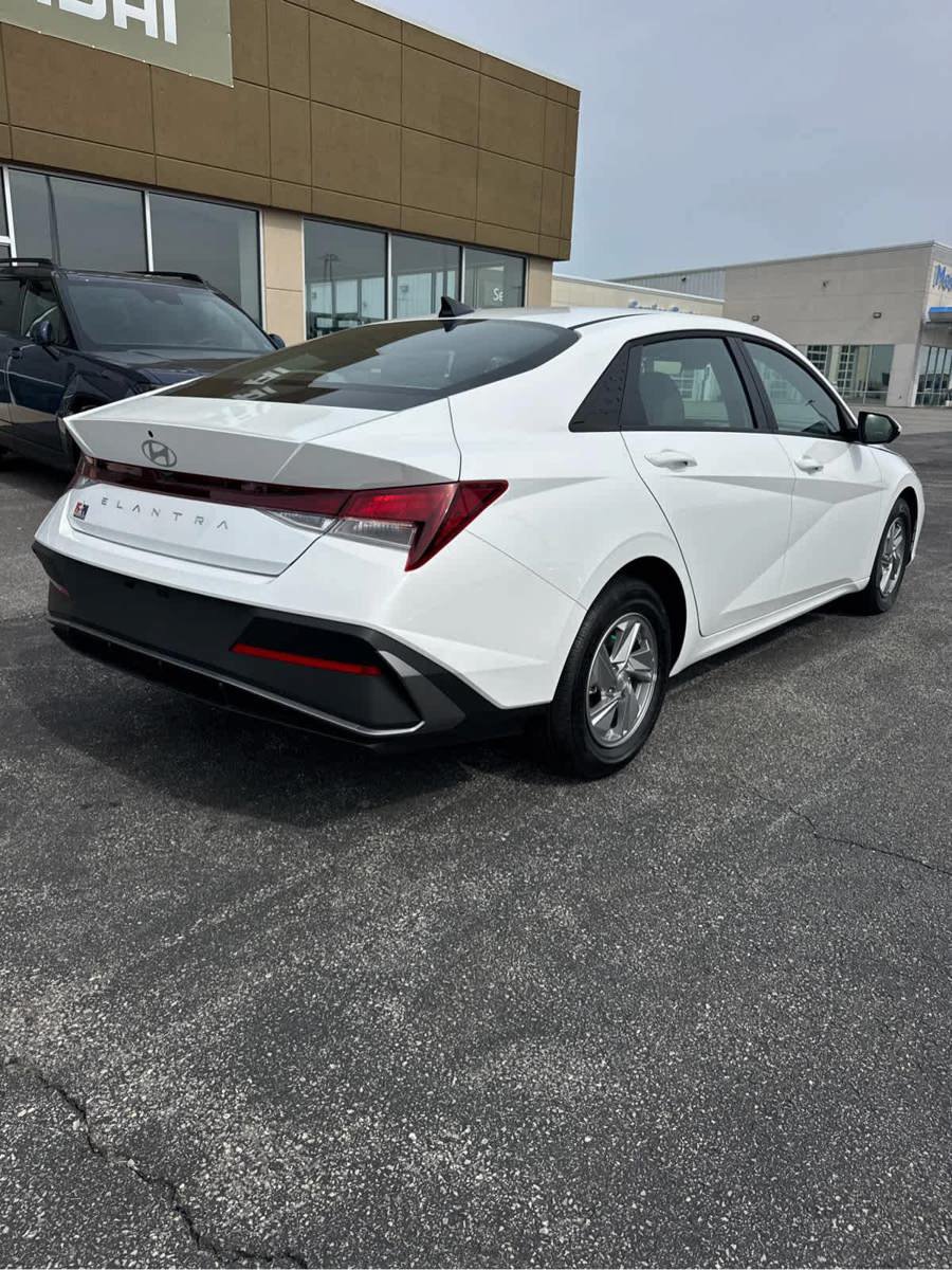 New 2026 Hyundai Elantra SE FWD image 13