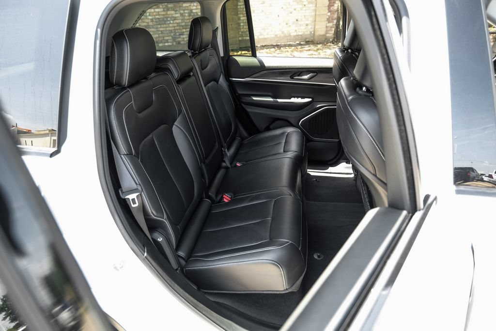 Used 2022 Jeep Grand Cherokee Limited RWD image 46