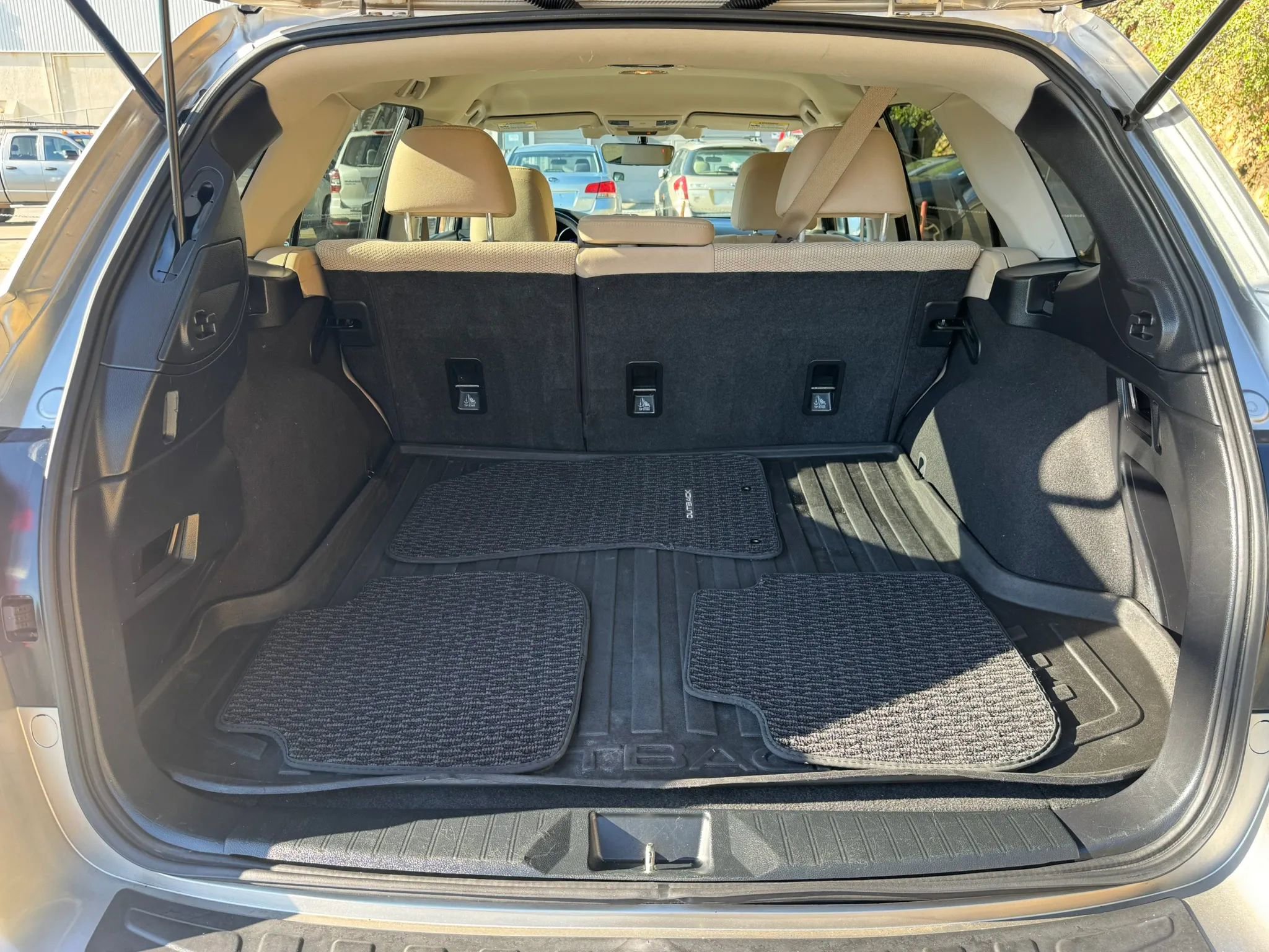 Used 2017 Subaru Outback 2.5i Premium image 20