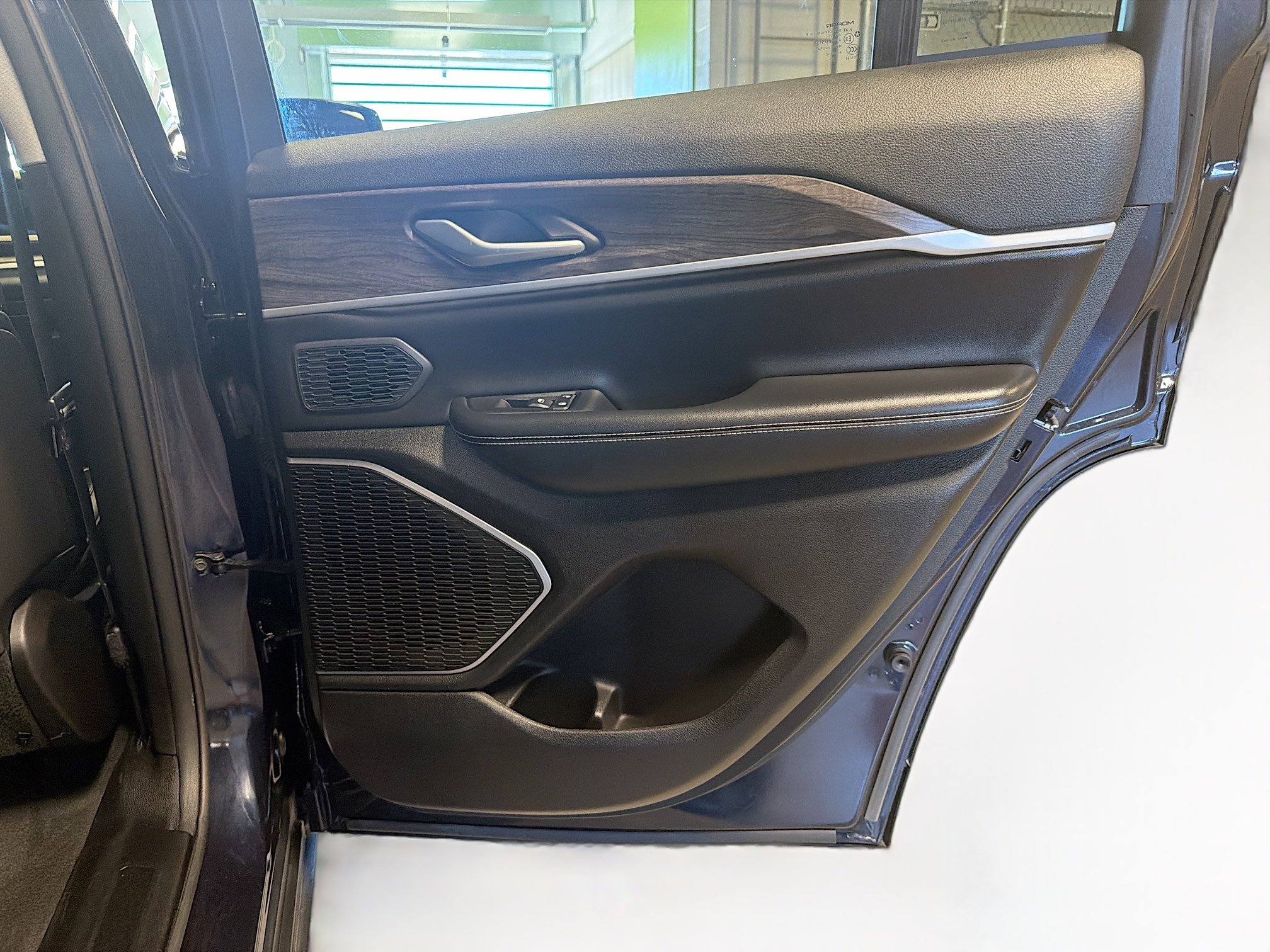 Used 2024 Jeep Grand Cherokee Limited 4xe image 32