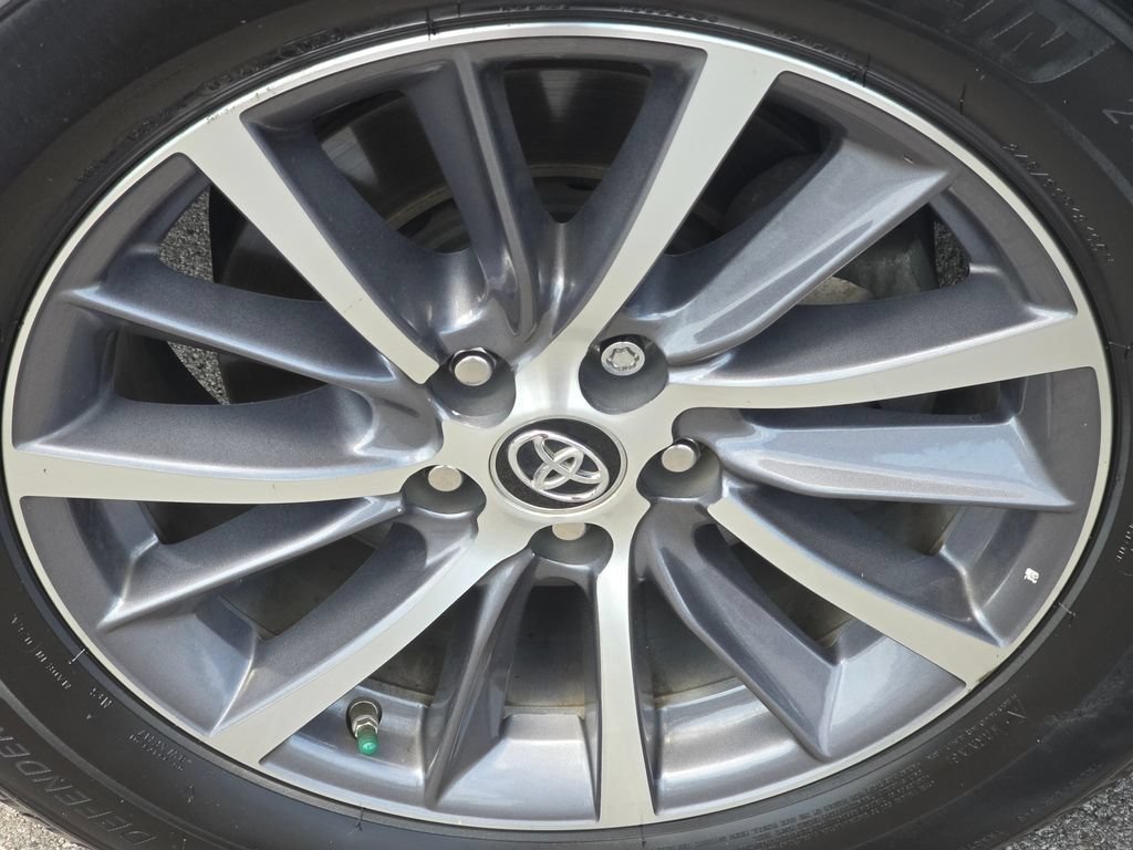 Used 2019 Toyota Highlander XLE AWD/4WD image 21