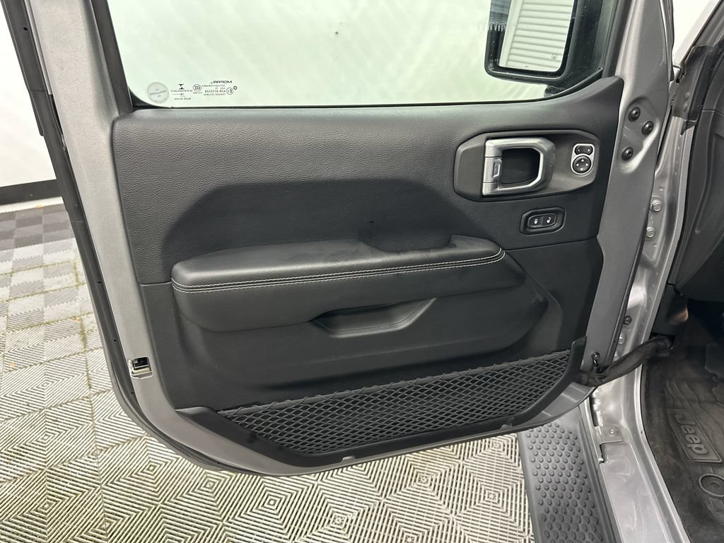 Used 2018 Jeep Wrangler Unlimited Sahara AWD/4WD image 10