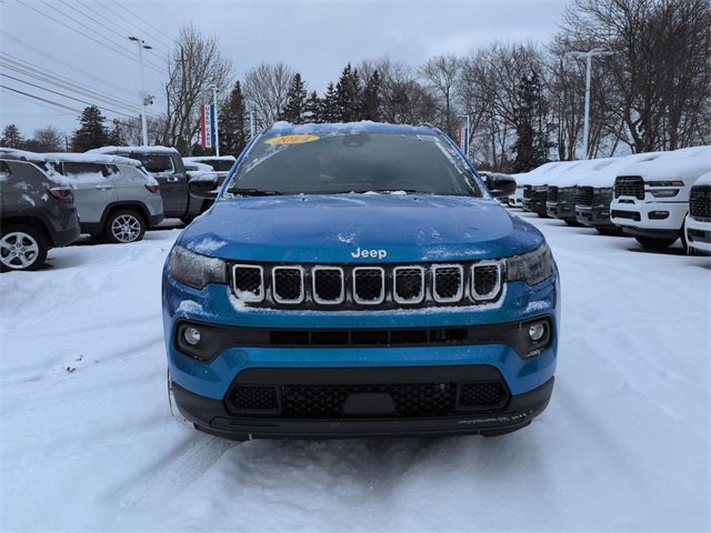 Used 2024 Jeep Compass Latitude w/ Convenience Group image 8