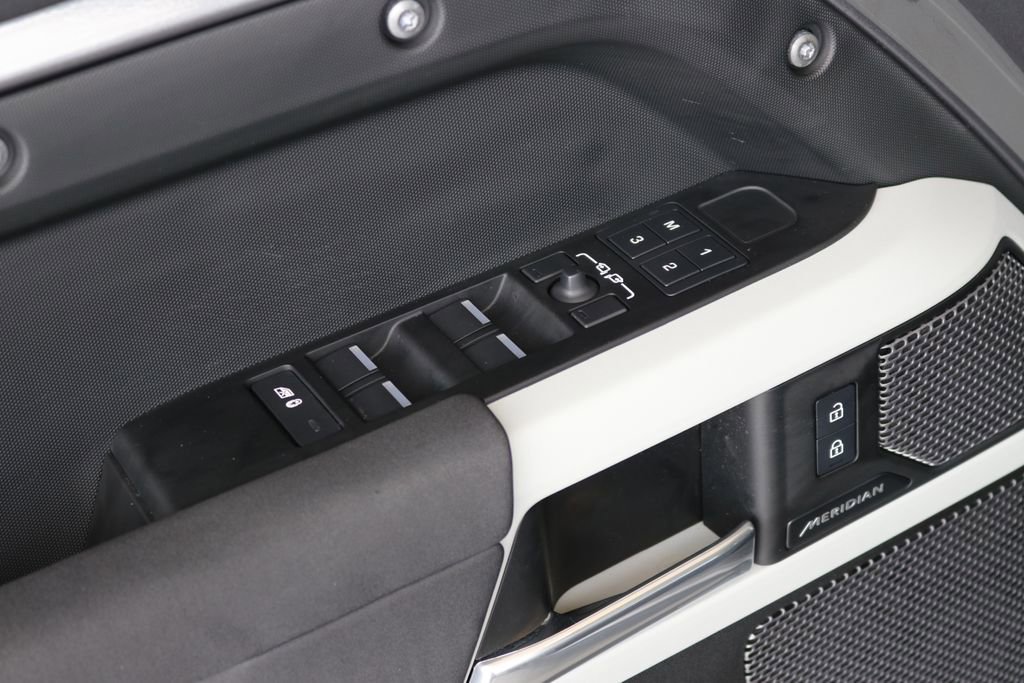 Used 2023 Land Rover Defender 110 X-Dynamic SE image 14