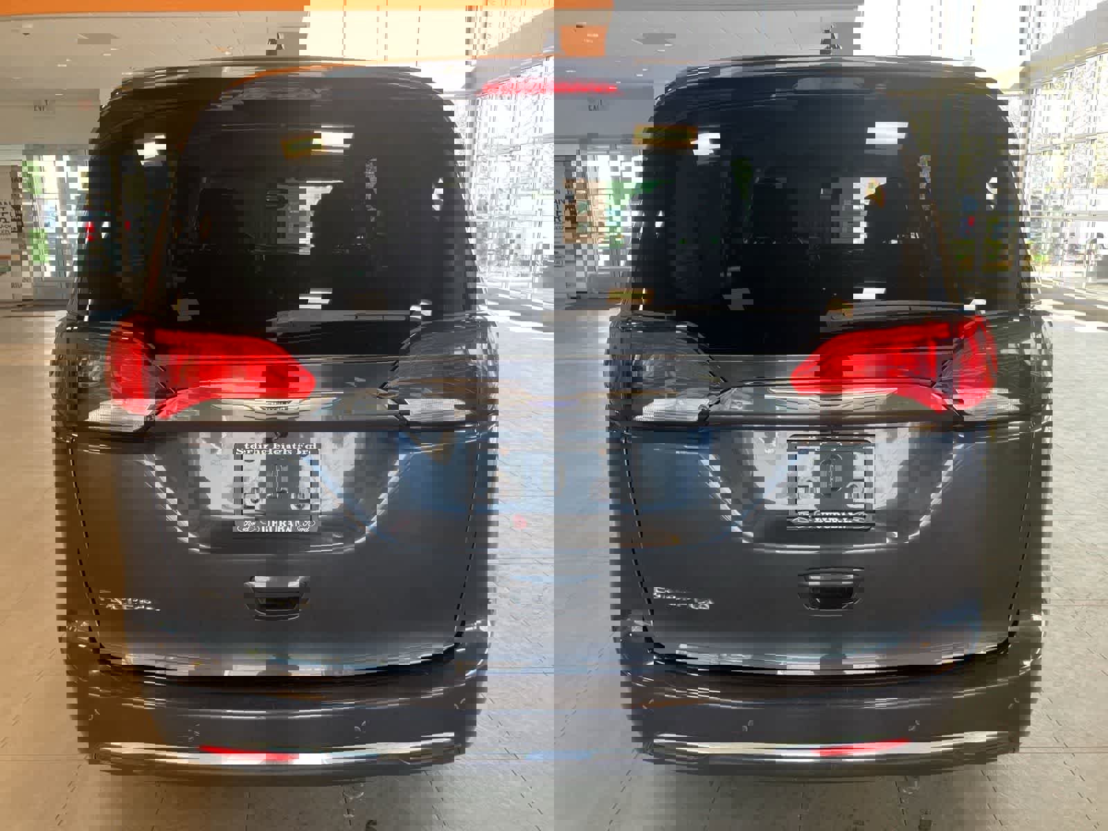 Used 2020 Chrysler Pacifica Touring w/ Cold Weather Group image 6