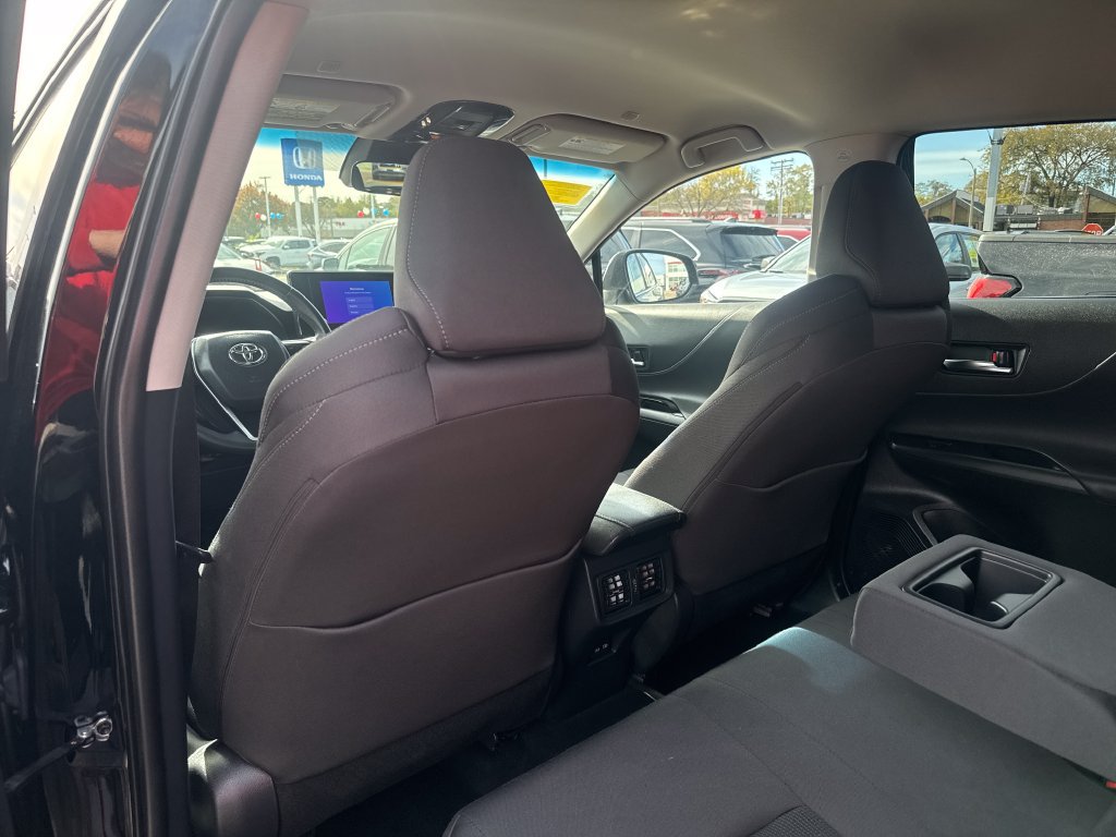 Used 2023 Toyota Venza LE AWD/4WD image 39