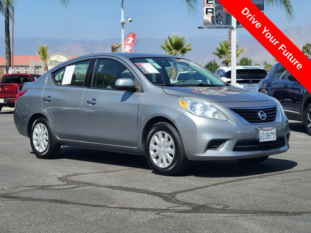 Used 2014 Nissan Versa SV FWD image 38